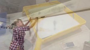 Ремонт в прихожей/Клеим обои/Два дня в одном видео