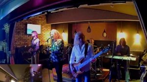 25.10.2019, "Красота", группа "Круиз" Матвея Аничкина в клубе "Добрые соседи".mp4