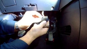 Как вытащить пин диагностического разъёма OBD
