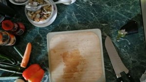 РИСОВАЯ ЛАПША WOK С МОРЕПРОДУКТАМИ И ОВОЩАМИ.