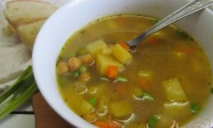 Суп на бульоне из баранины с нутом