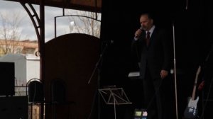 Михаил Мень поёт.avi