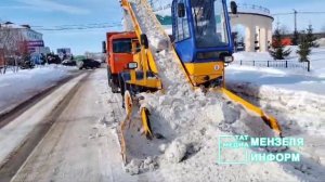 Самый эффективный метод уборки- вот такой снегопогрузчик