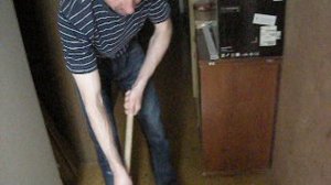 мытье пола в коридоре