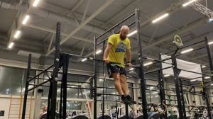 Отжимания в висе на перекладине