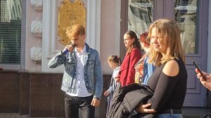 ПРИШЛА ПОРА СОБОРОВ КАФЕДРАЛЬНЫХ (Нотр Дамм Де Пари) песня Роберт Виджесингх 13 лет Арбат 10.09.202