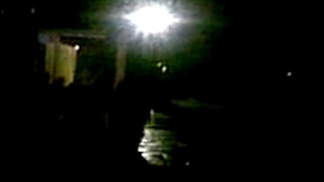 Ловит капли дождя.3gp смотреть онлайн