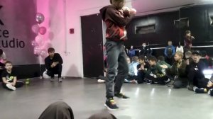 Брейк данс батл среди учеников до года тренировок