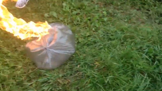 Эксперимент: ЧТО БУДЕТ ЕСЛИ НАПШЫКАТЬ ОСВЕЖИТЕЛЯ В ПАКЕТ смотреть онлайн