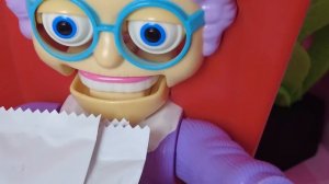 ОТБЕРИ У БАБУЛИ СЮРПРИЗЫ! ИГРА ЧЕЛЛЕНДЖ Куклы ЛОЛ смешные куклы мультики Даринелка