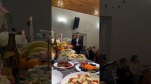 💫Жених очень красиво спел своей невесте ~ ЛЮБОВЬ ОКРЫЛЯЕТ ЛЮДЕЙ 💞