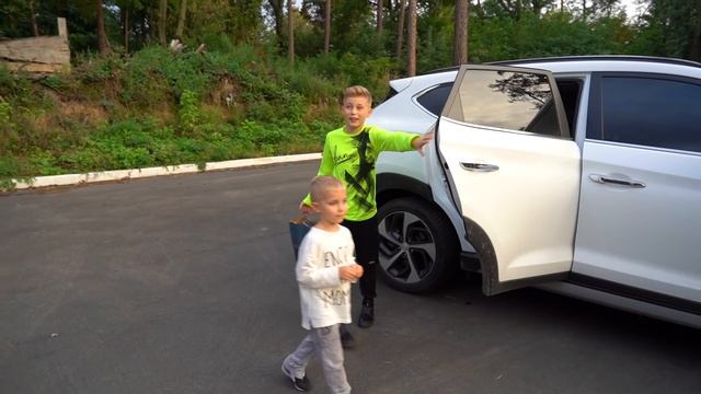 Выпал из машины...Тише смешно. I fell out of the car ... I was almost late ... смотреть онлайн