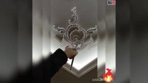 Процесс склеивания лепнины на потолке. Леной декор на потолке.Леанина???