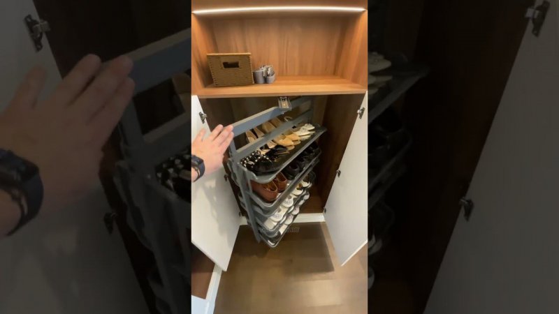 Эксклюзивная гардеробная в дворцовом (классическом) стиле из МДФ с подсветкой.