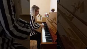 Я скучаю по тебе, даже когда сплю(Игорь Крутой) играет Кравченко Дарина.