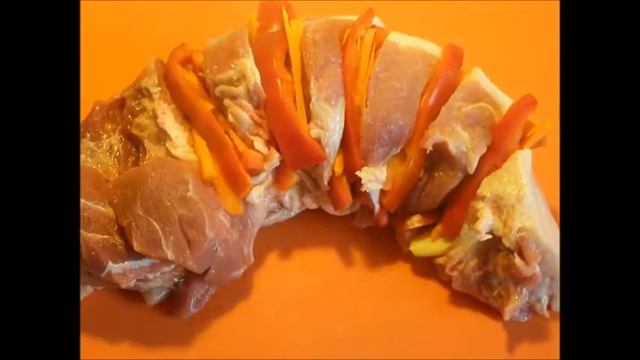 Сочная свиная лопатка с овощами запеченная в фольге