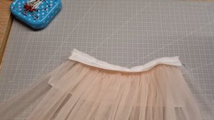 Tulle skirt for a doll. Юбка из фатина для куклы