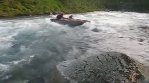 Река Манарага. Прохождение II порога в большую воду.