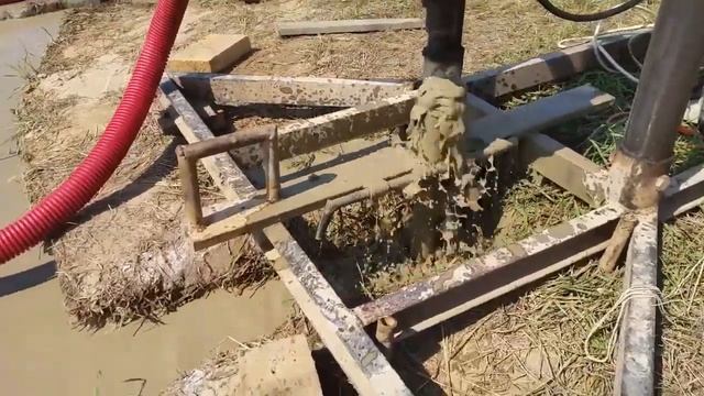 Признаки и индикаторы водоносного слоя. Обсаживаемся в плывуне. смотреть онлайн