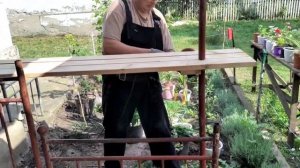будни в деревне. Полочки под навесом для Пеларгонии
