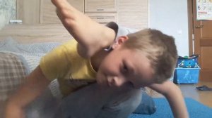 Нога за голову