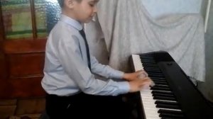 мишка с куклой на пианино