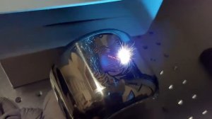 Лазерная гравировка на ноже, сахарнице и нержавеющей стали.