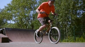 How to footjam tailwhip . Как сделать трюк Футджем Тейлвип на велосипеде BMX.