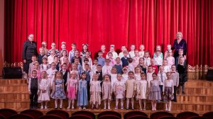 Новогоднее выступление хора "Снежинка" (1 часть)