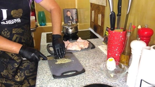 Цыплёнок табака с секретным гарниром ! Для большой компании. смотреть онлайн