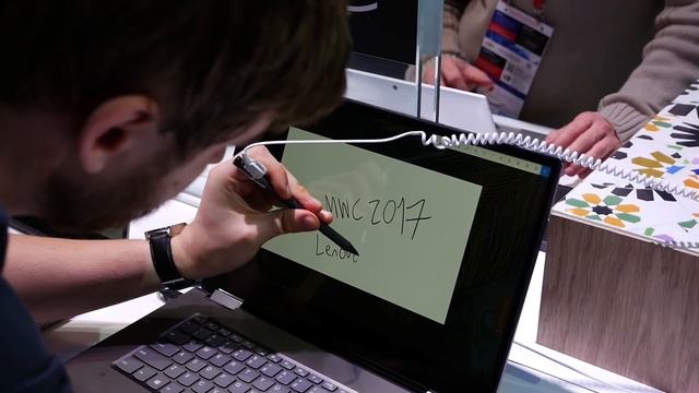 Lenovo Yoga 720 - dwa nowe laptopy w rodzinie Yoga смотреть онлайн