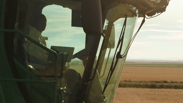 Bigger. Faster. Clearer. New G5 Displays are here. | John Deere Precision Ag смотреть онлайн