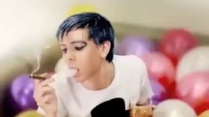 Влад Торхов поет матерные песни.