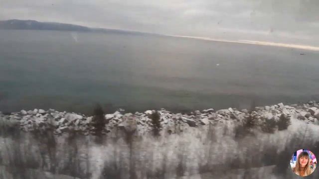 Озеро Байкал из окна поезда. смотреть онлайн