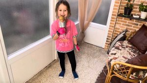 СОСЕДИ НЕ СПЯТ песенка от Ангелины.