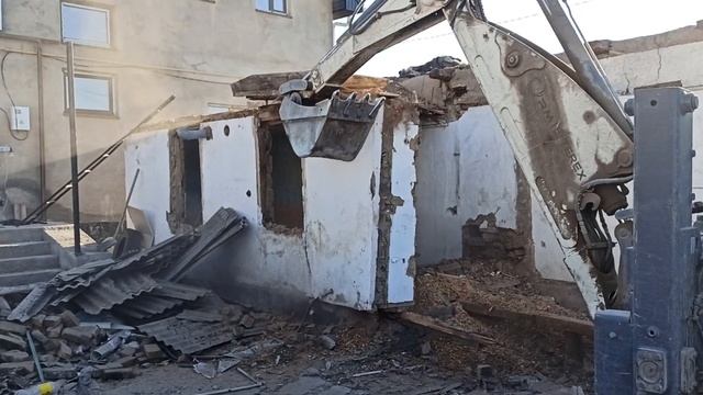 Снос ветхого жилья. Снос дома