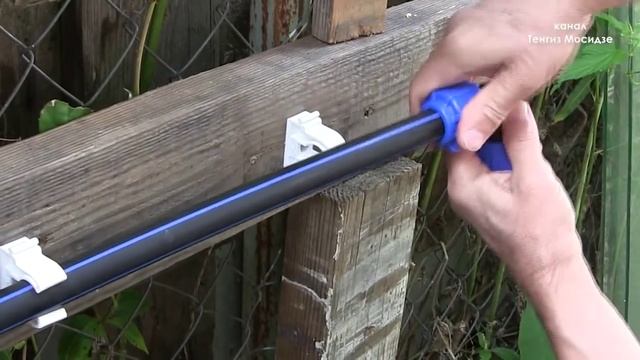 Пристройка к дому на винтовых сваях. Часть 9. Устройство водопровода и летнего душа. смотреть онлайн