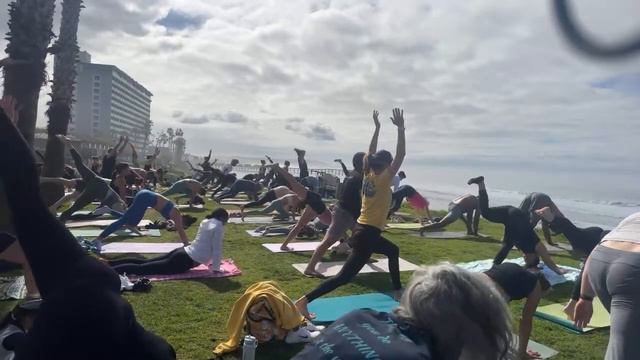 Easy Like Sunday Morning Oceanfront Yoga смотреть онлайн