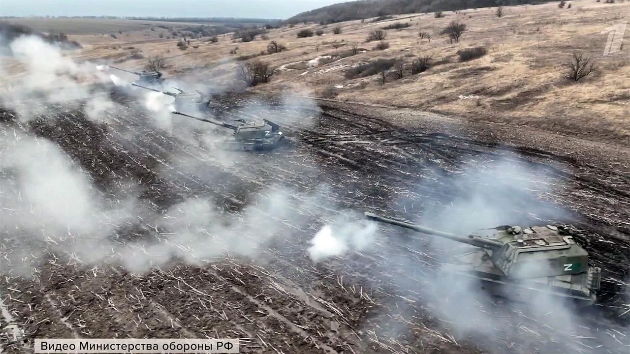 В Минобороны показали кадры работы расчетов самоходных артиллерийских установок "Мста-С"