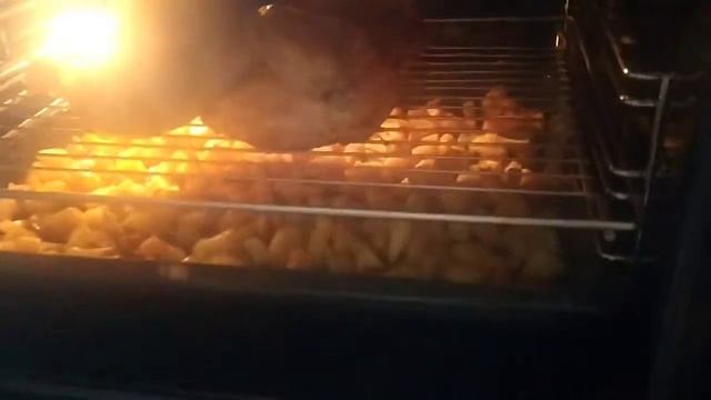 Готовим в духовке Beko BCE12300X смотреть онлайн