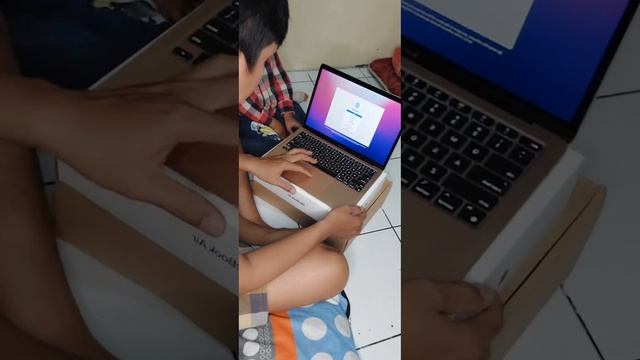 Unboxing Macbook Air M1 2020 8/256 Gold смотреть онлайн