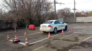Упражнение на автодроме "Заезд в гараж"
