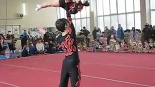 Парная акробатика -смешанная пара ( показательные Харьков 2013) смотреть онлайн