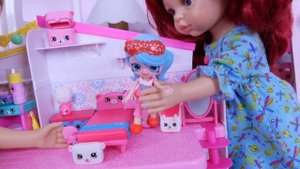 Куклы играют в доктора - видео сборник для детей - Play Toys Russian