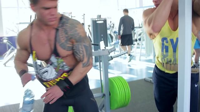 150 КГ на БИЦЕПС l КРЫЛОВ VS FIT4TEAM смотреть онлайн