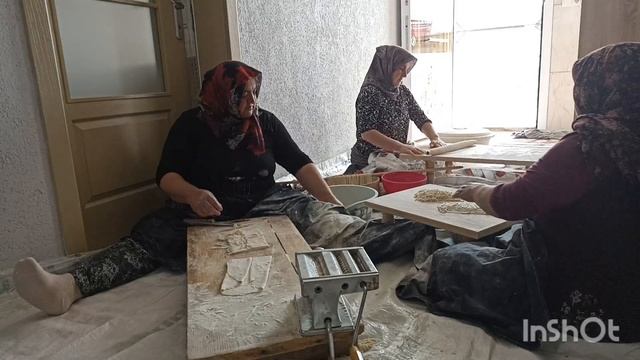 Bugün Günlerden Erişte Mantı?? Eskilerin Makinesiyle Annem Erişte Kesti?Bize İş Mi Dayanır Buyrun? смотреть онлайн