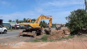 HYUNDAI 210W WORK WITH DUMP TRUCK, Y24