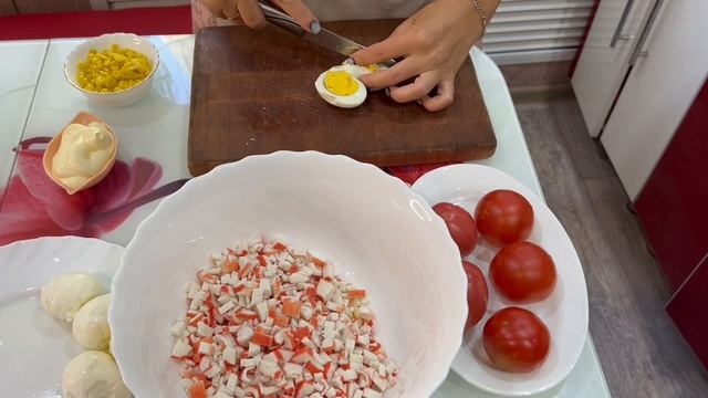 Вкусный салат с крабовыми палочками