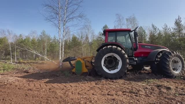 Трактор Valtra с мульчером SERRAT FX+ : Расчистка залежных земель во Владимирской области