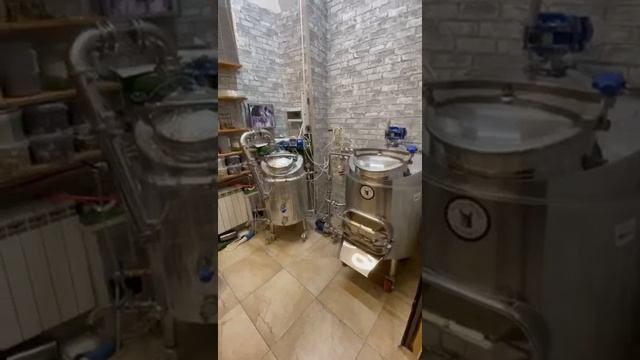 пвк Хадсон 250 литров с выгребным люком и обвязкой на усиленных колёсах смотреть онлайн